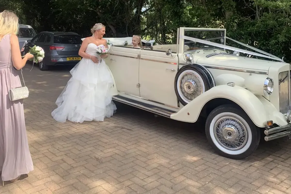 Brooklands Wedding Cars Sussex photo 4