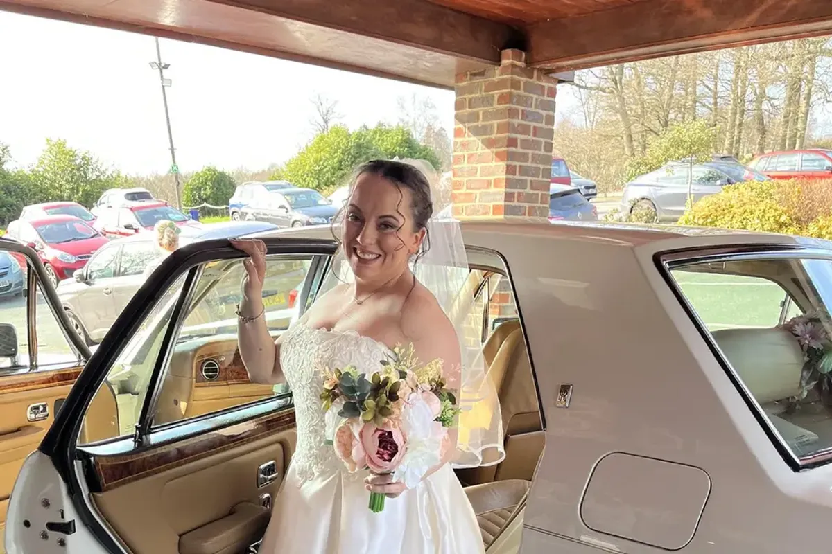 LadyR Wedding And Chauffeur Hire photo 3