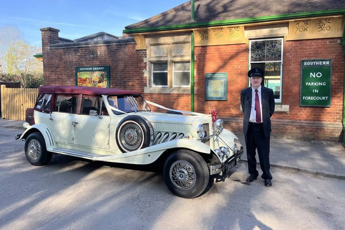 elegant classic car hire photo 8