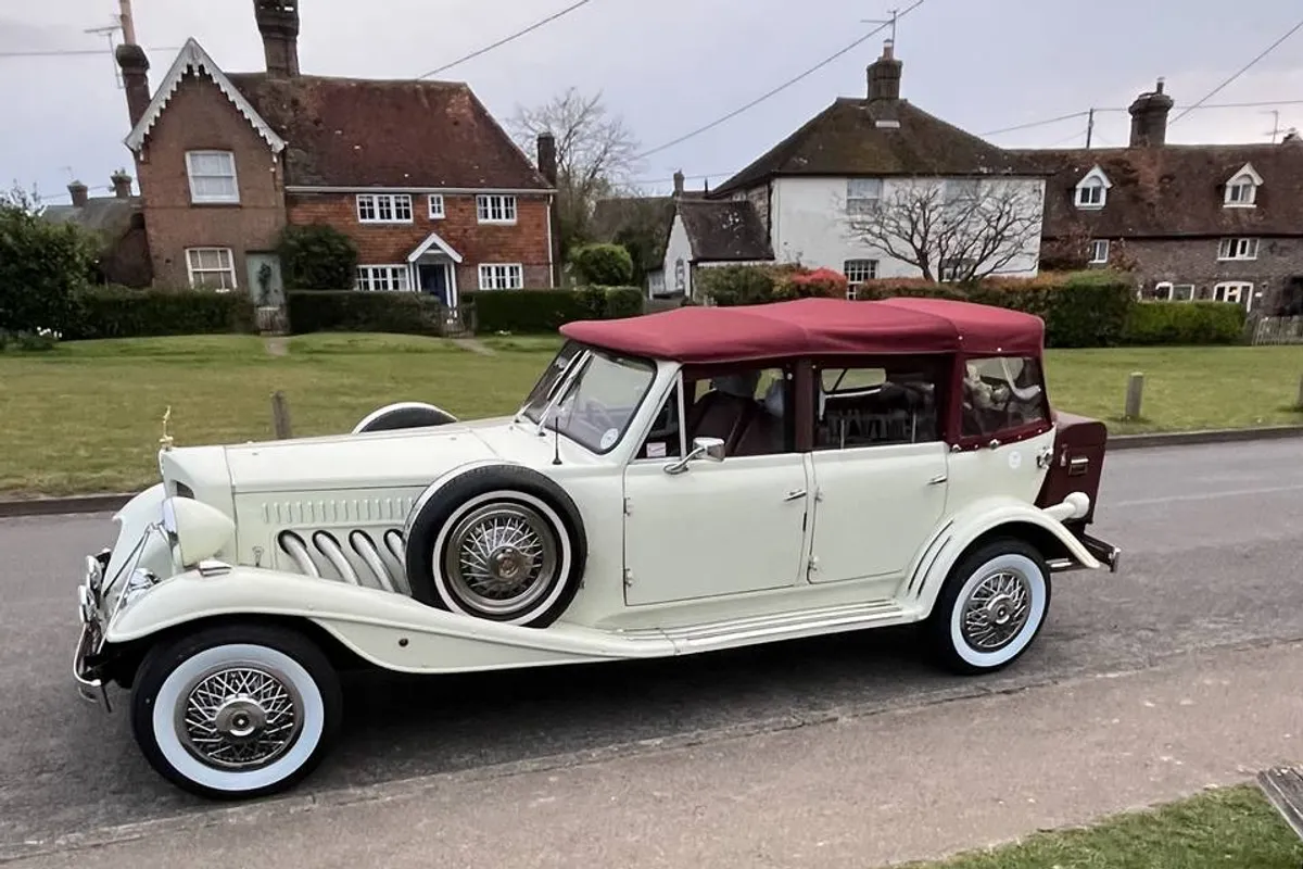 elegant classic car hire photo 9
