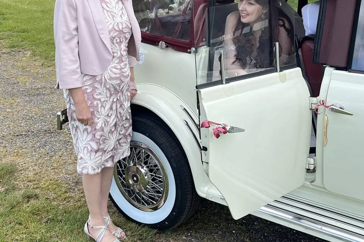 elegant classic car hire photo 3