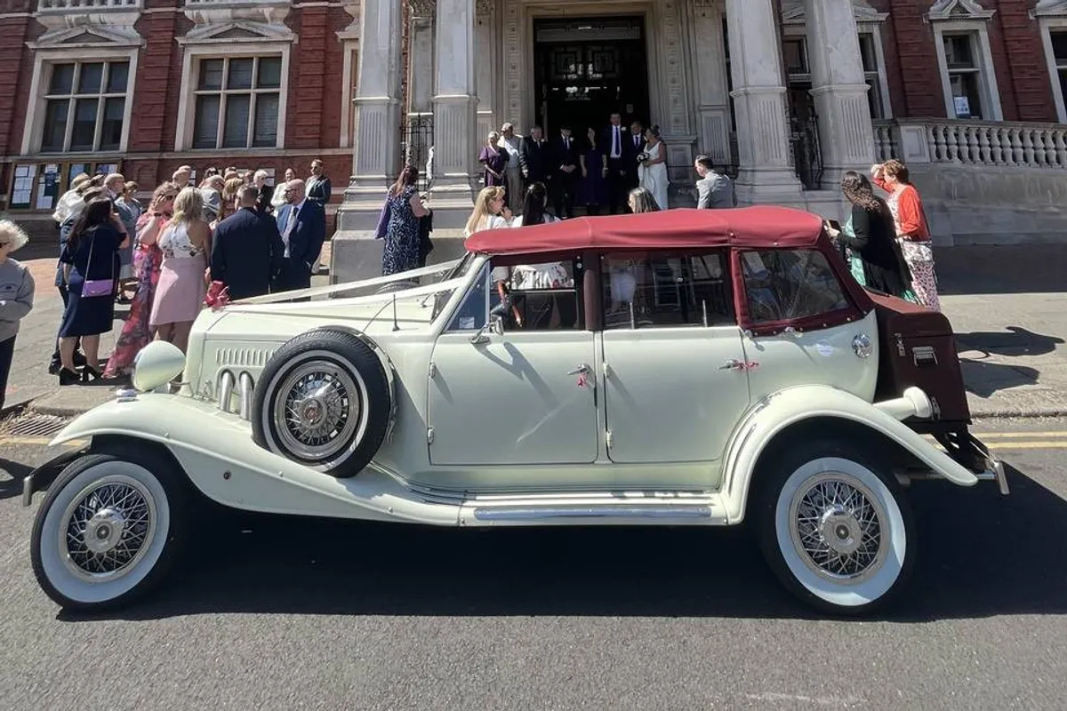 elegant classic car hire photo 6