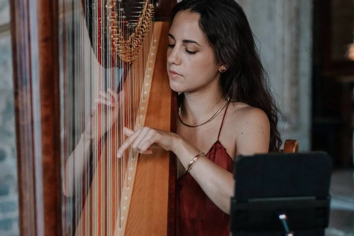 Stefania Lo Castro - Harpist photo 5