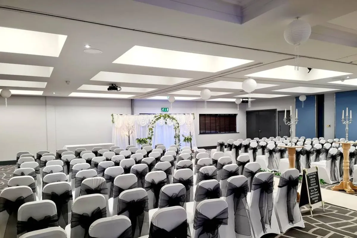 Village Hotel Leeds North photo 11