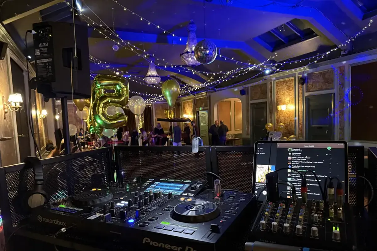DJ Laura Mac photo 6