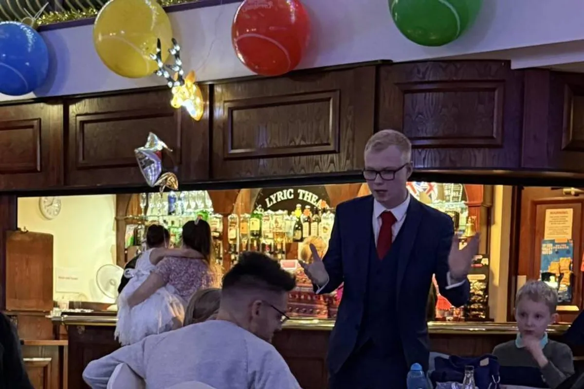 Lewis Pawley - Close Up Magician photo 3