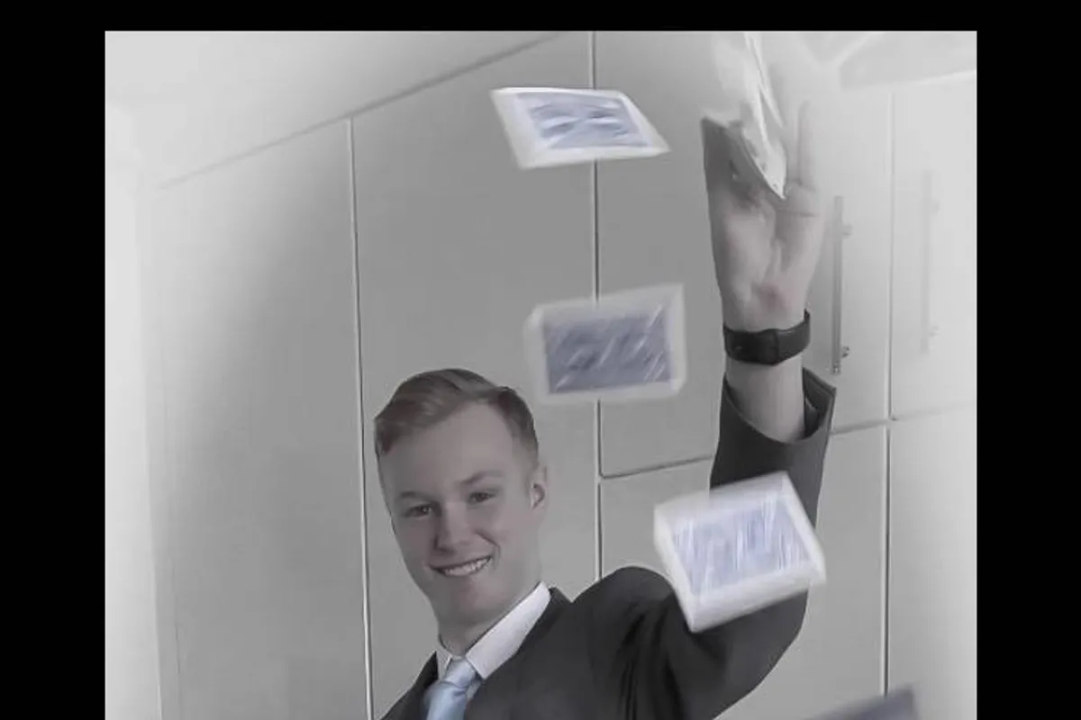 Lewis Pawley - Close Up Magician photo 8