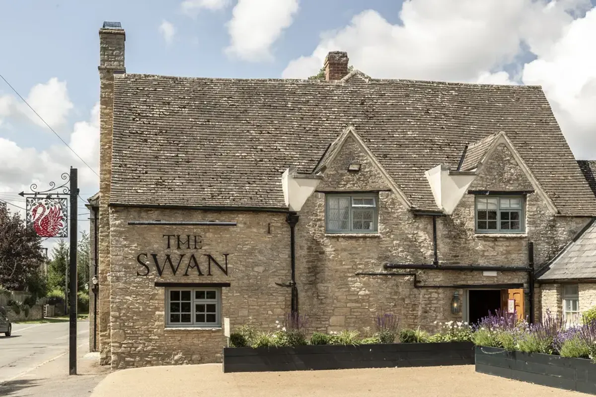The Swan, wedding venue in Oxfordshire, UK