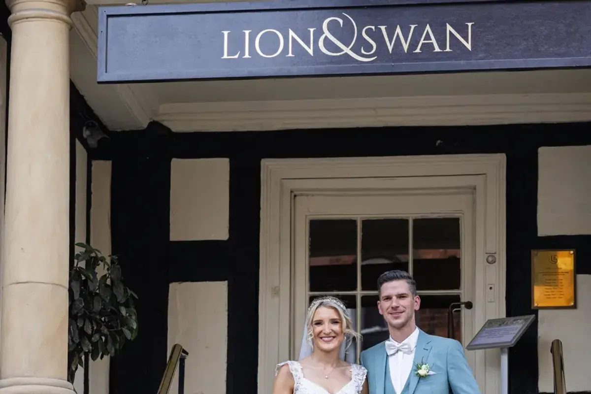 Lion and Swan photo 2
