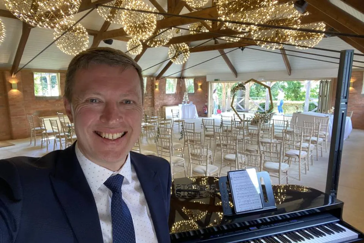 Robbie Roberts Wedding Pianist photo 7