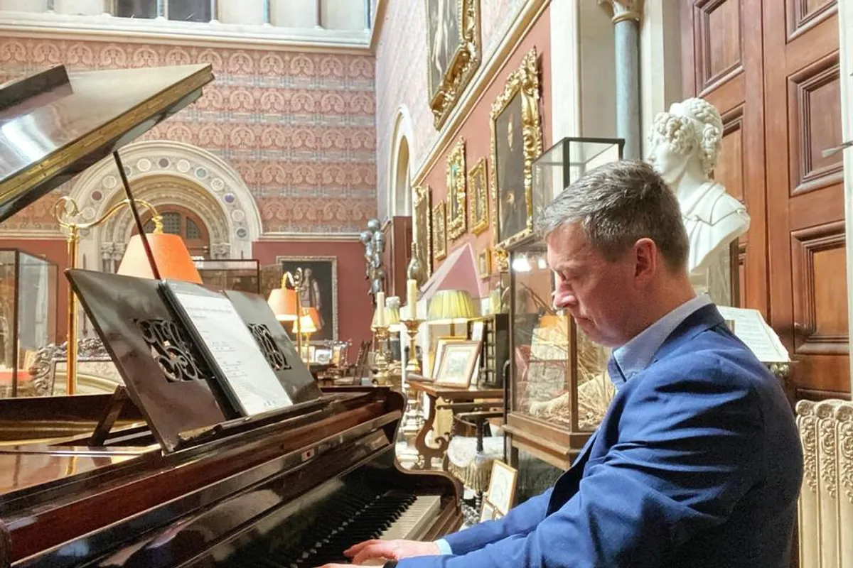 Robbie Roberts Wedding Pianist photo 1