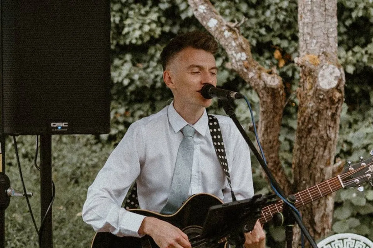 Joe Garvey - Singer/Guitarist photo 9