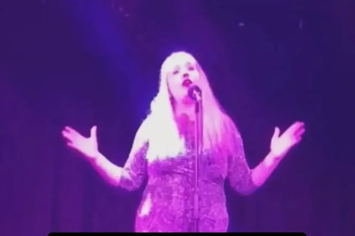 Suzie The Wedding Singer photo 9