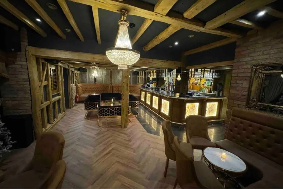 Arens at The Six Bells photo 7