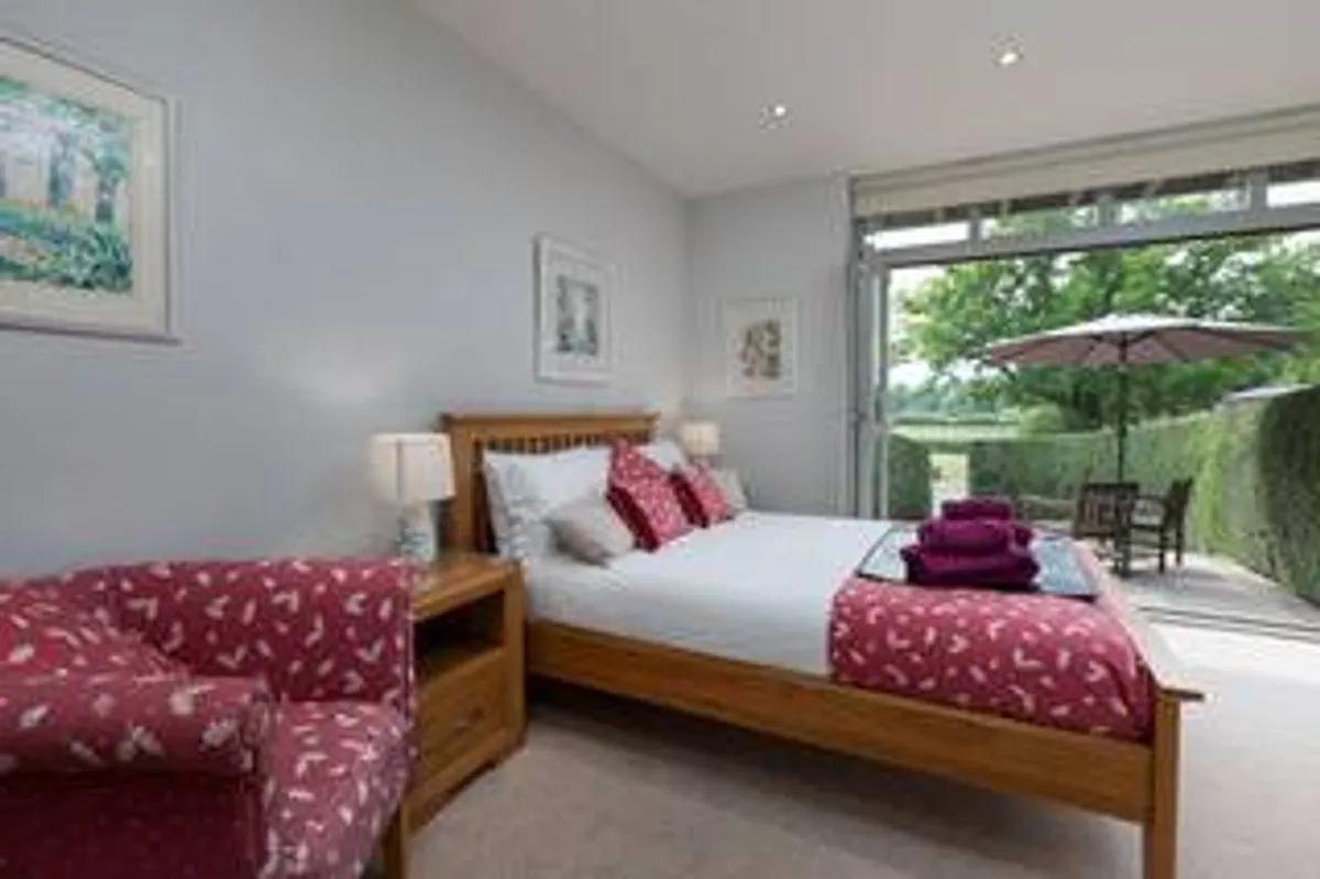 Carr Mount Estate photo 5