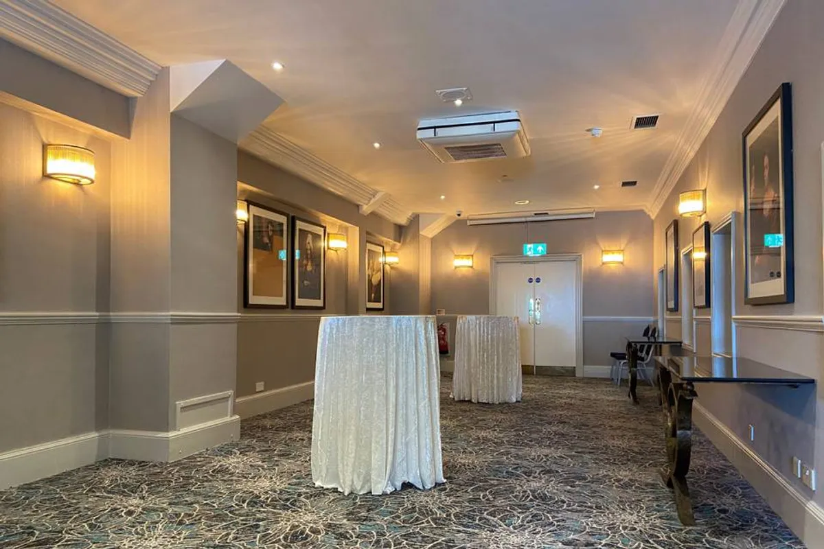 London Chigwell Prince Regent Hotel photo 8