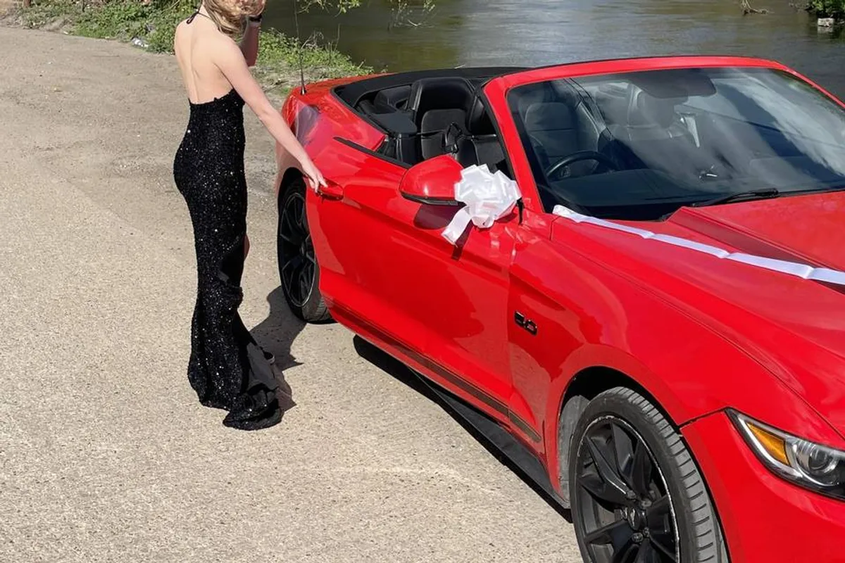 Red Mustang Wedding Car Hire London photo 7