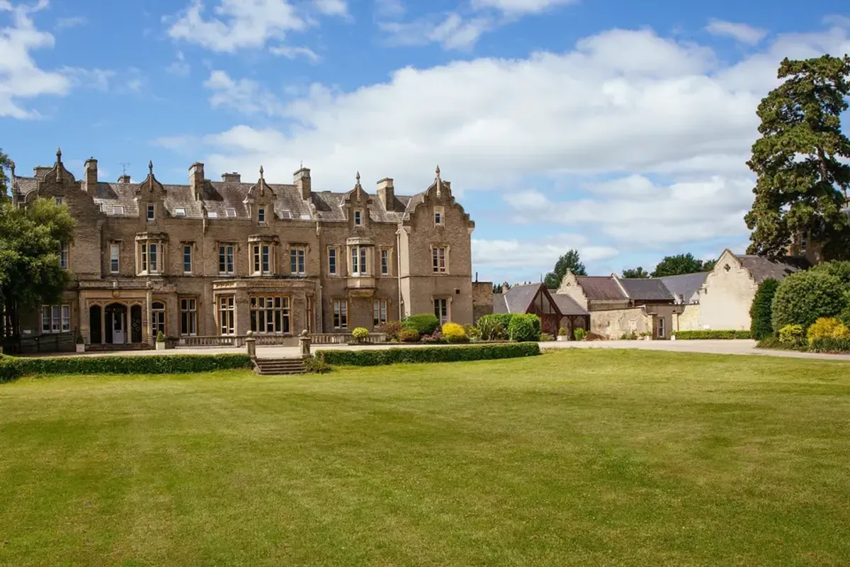 Shendish Manor, wedding venue in Hertfordshire, UK