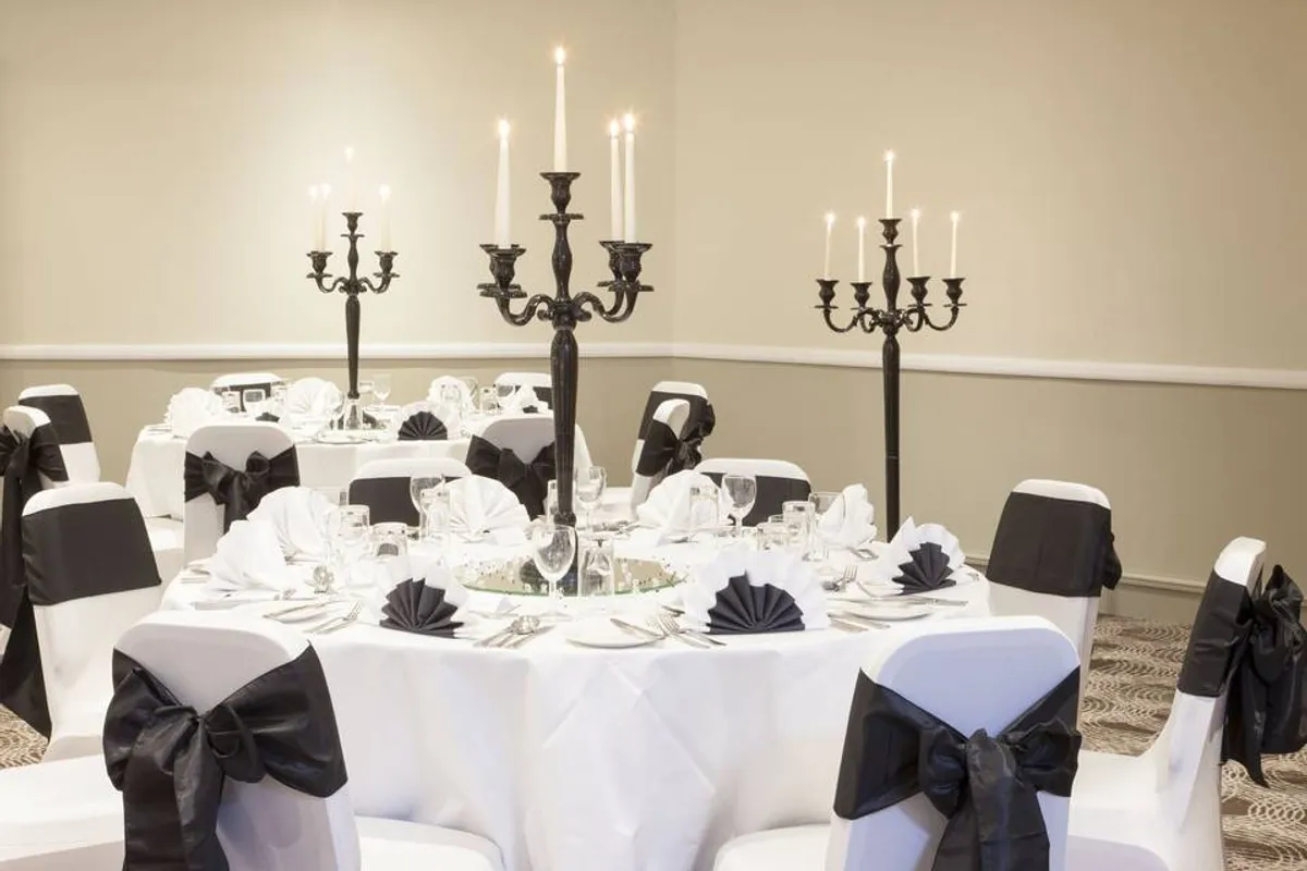 Holiday Inn Glasgow - East Kilbride photo 11