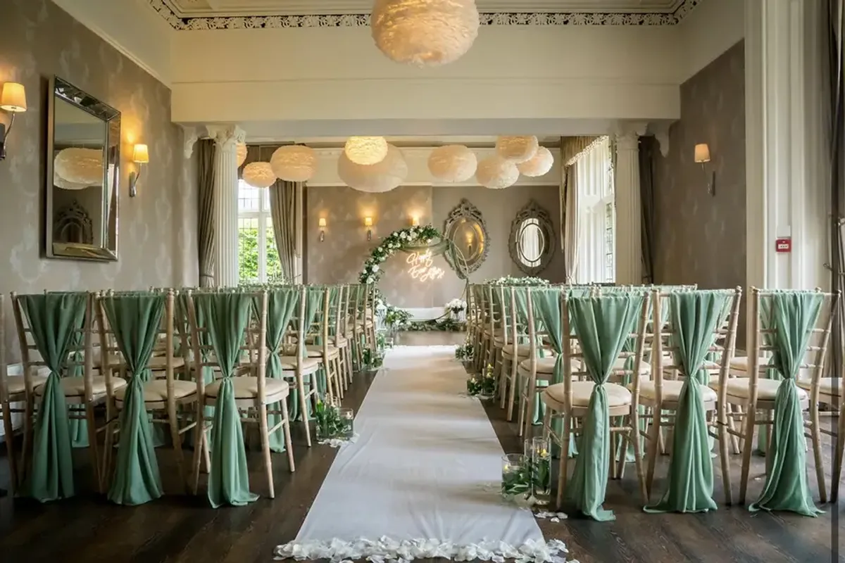 Falcon Manor photo 2