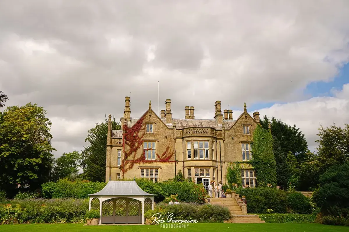 Falcon Manor photo 3