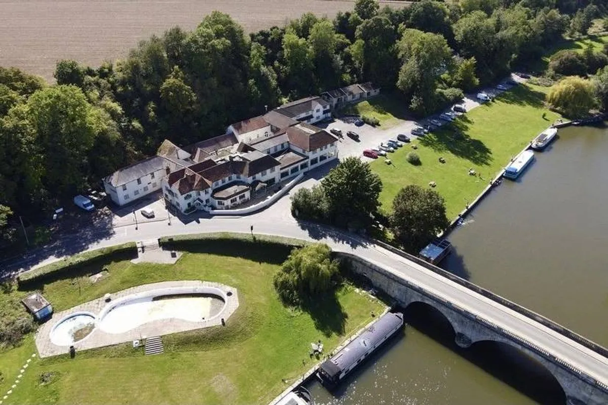 Shillingford Bridge Hotel photo 2