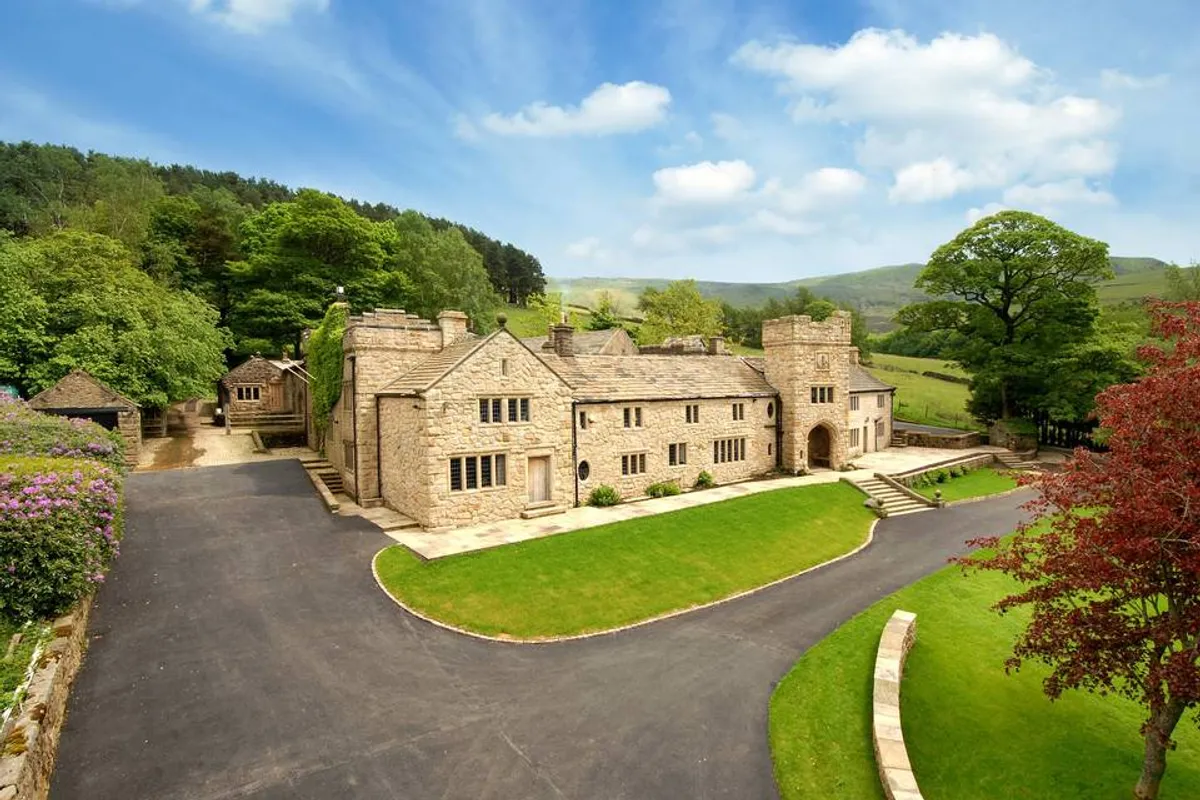 Upper House Estate photo 1
