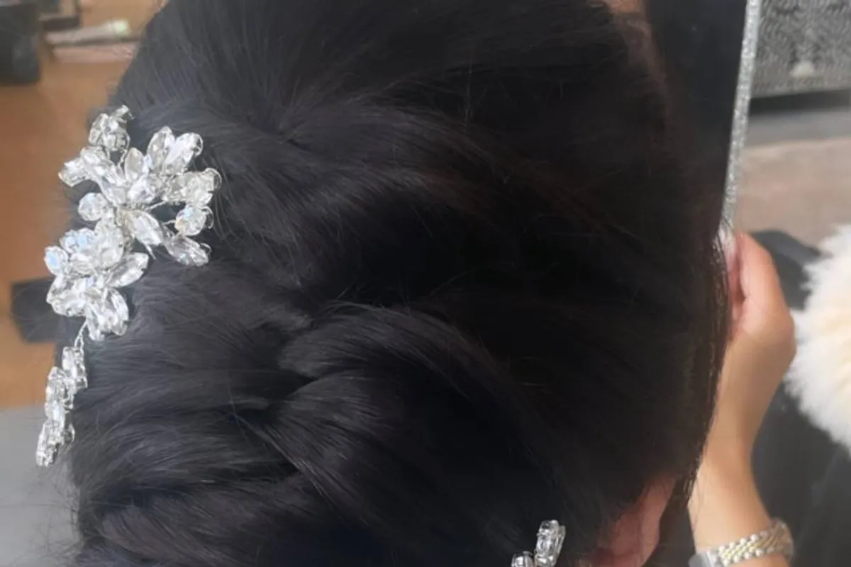 Holly Hair photo 6