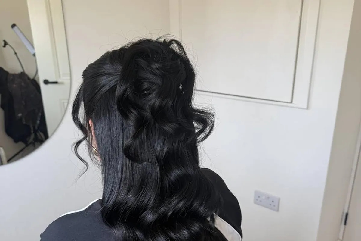 Holly Hair photo 1