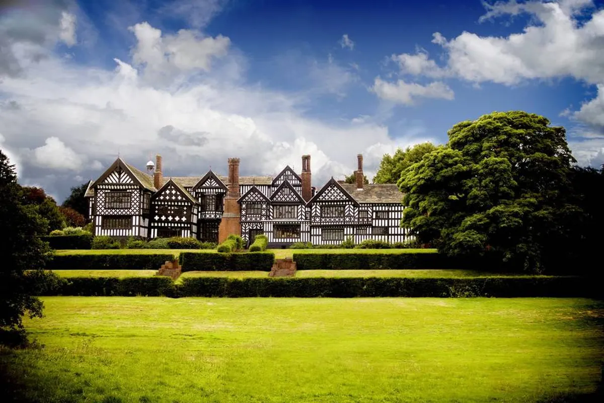 Bramall Hall photo 3