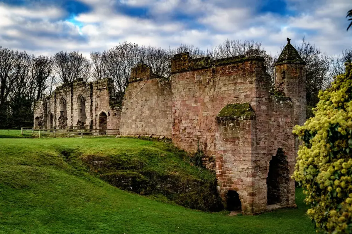 The Castle, Spofforth photo 2