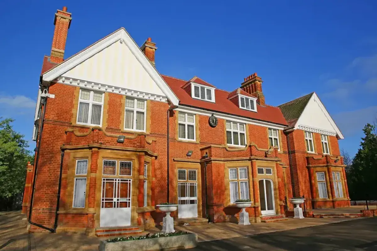 Ewell Court House, wedding venue in Surrey, UK