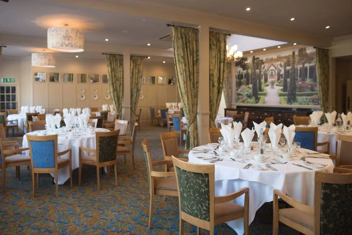 Reigate Manor photo 1