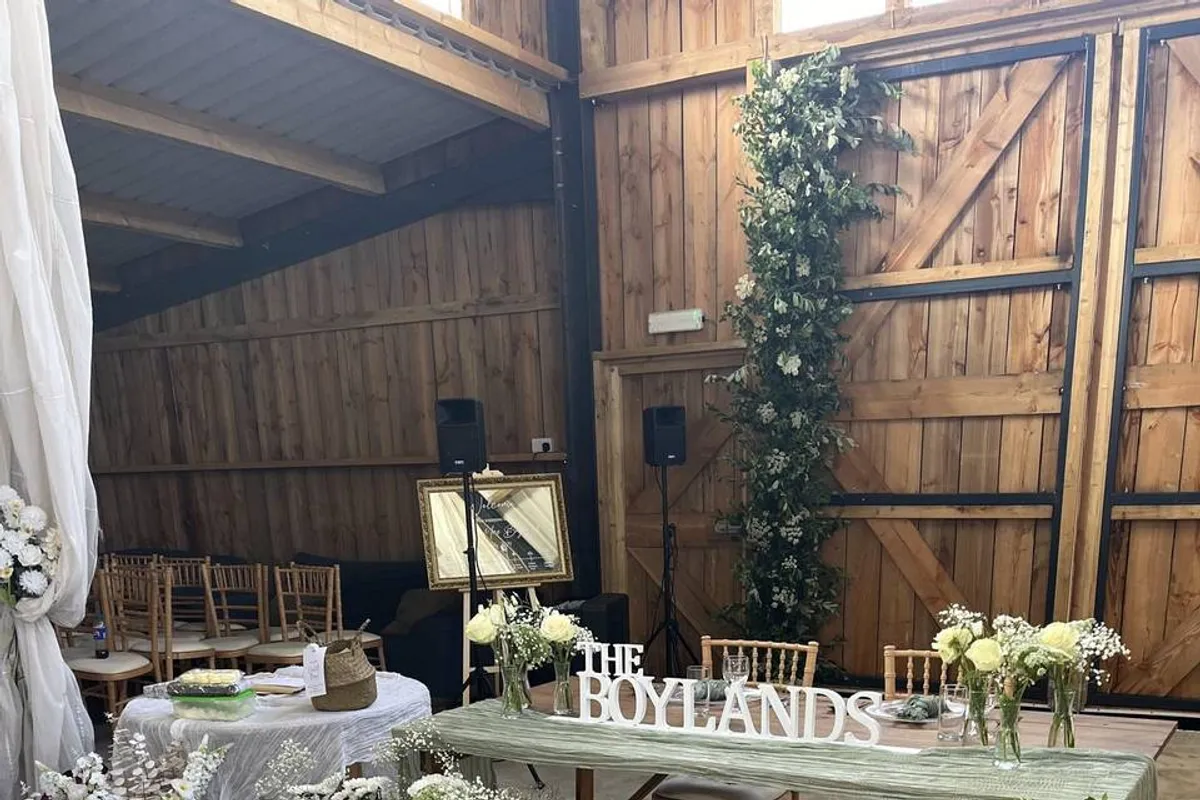 Pirzwell Barn photo 1