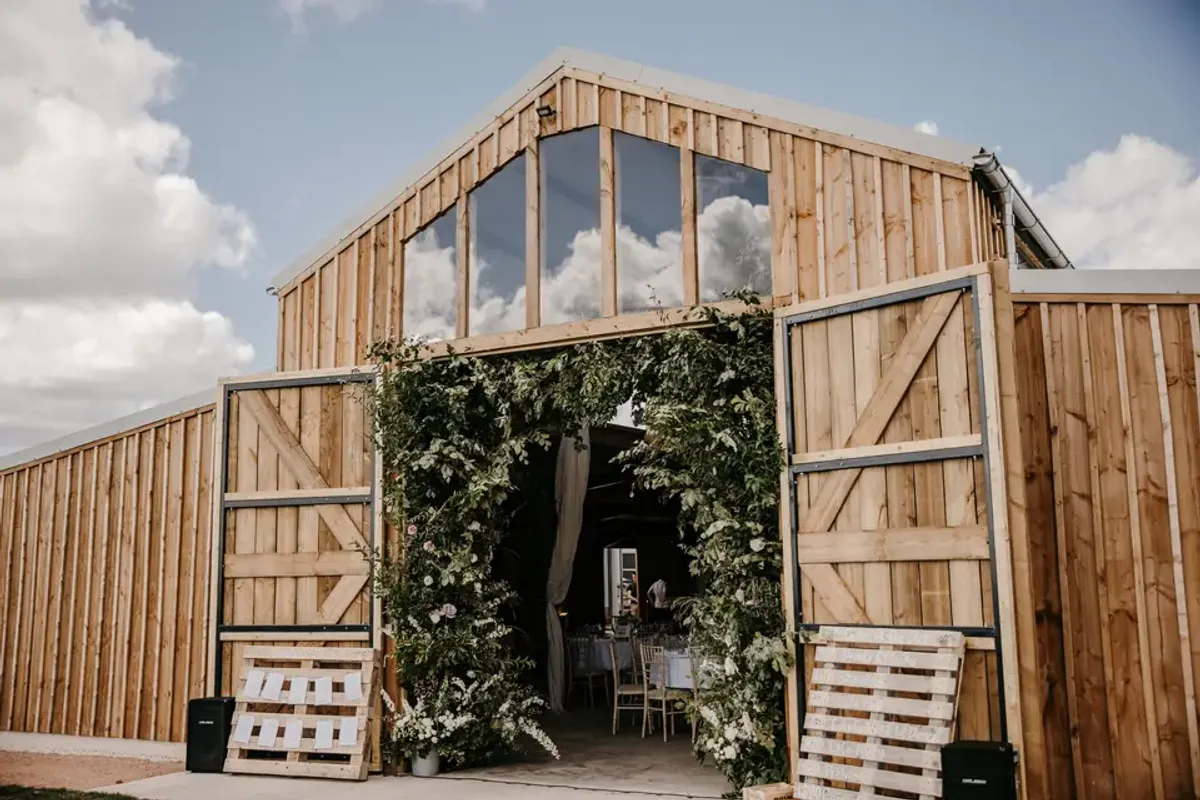 Pirzwell Barn, wedding venue in Devon, UK