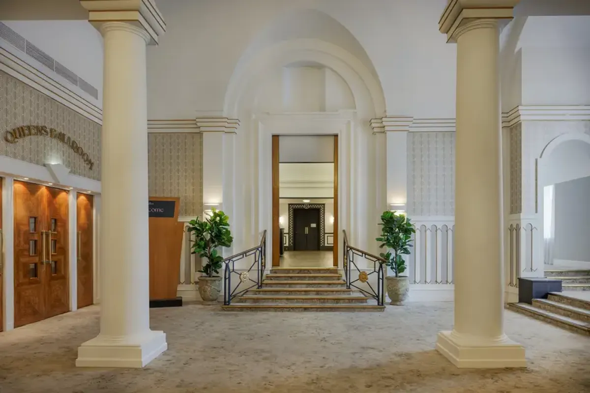The Queens Hotel photo 2