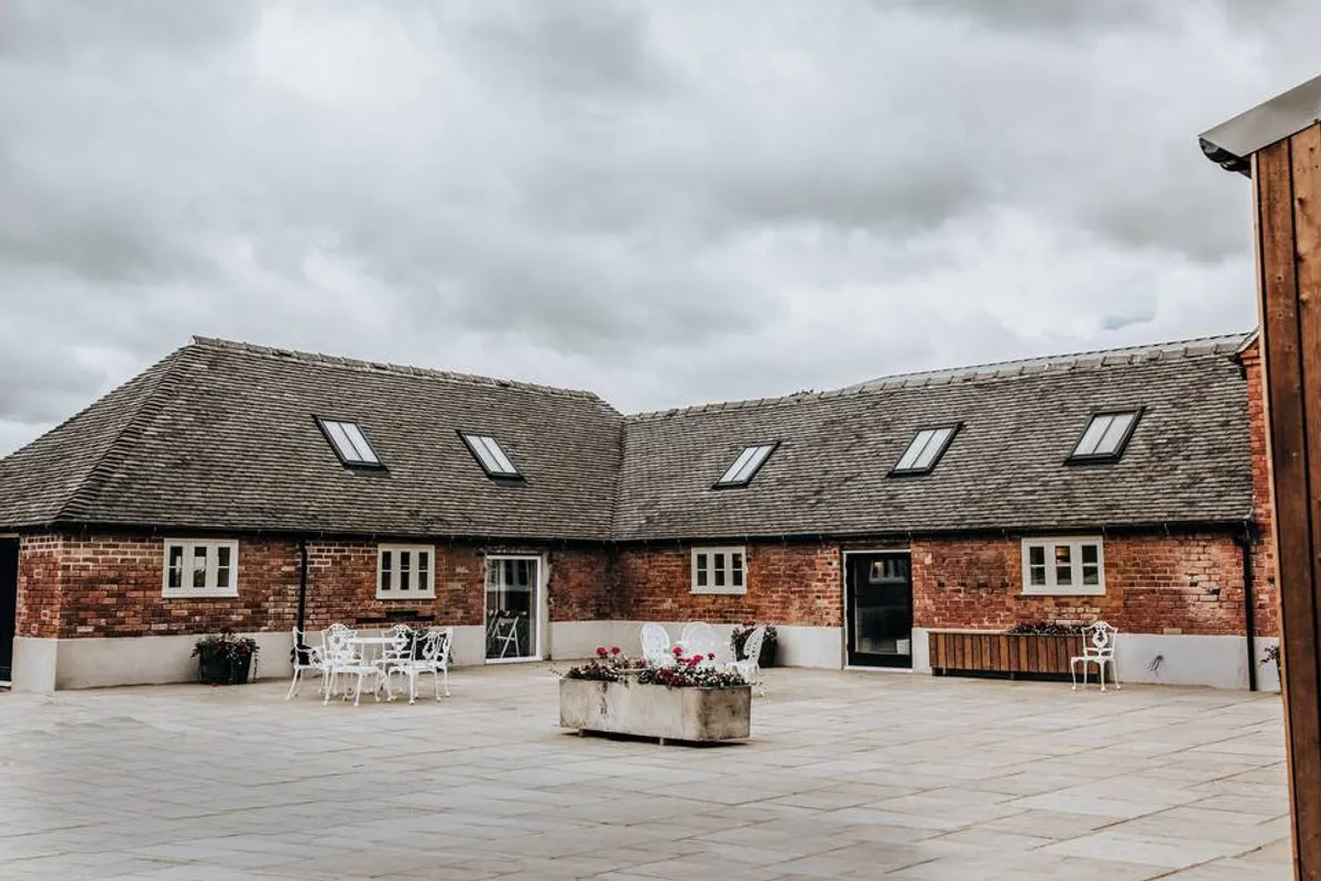 Hanbury Barns Wedding Venue photo 4