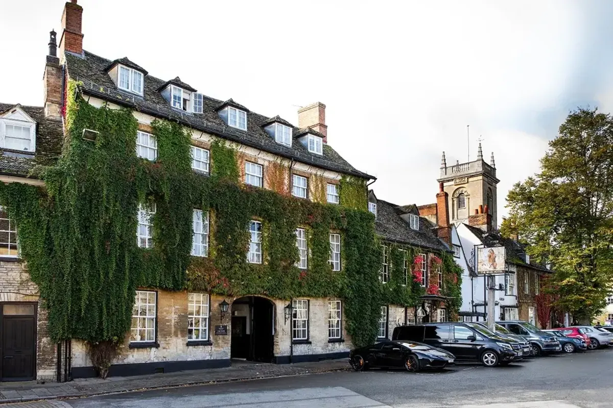 Macdonald Bear Hotel, wedding venue in Oxfordshire, UK
