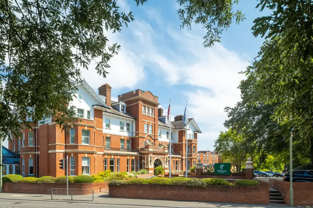 Holiday Inn Farnborough, wedding venue in Hampshire, UK