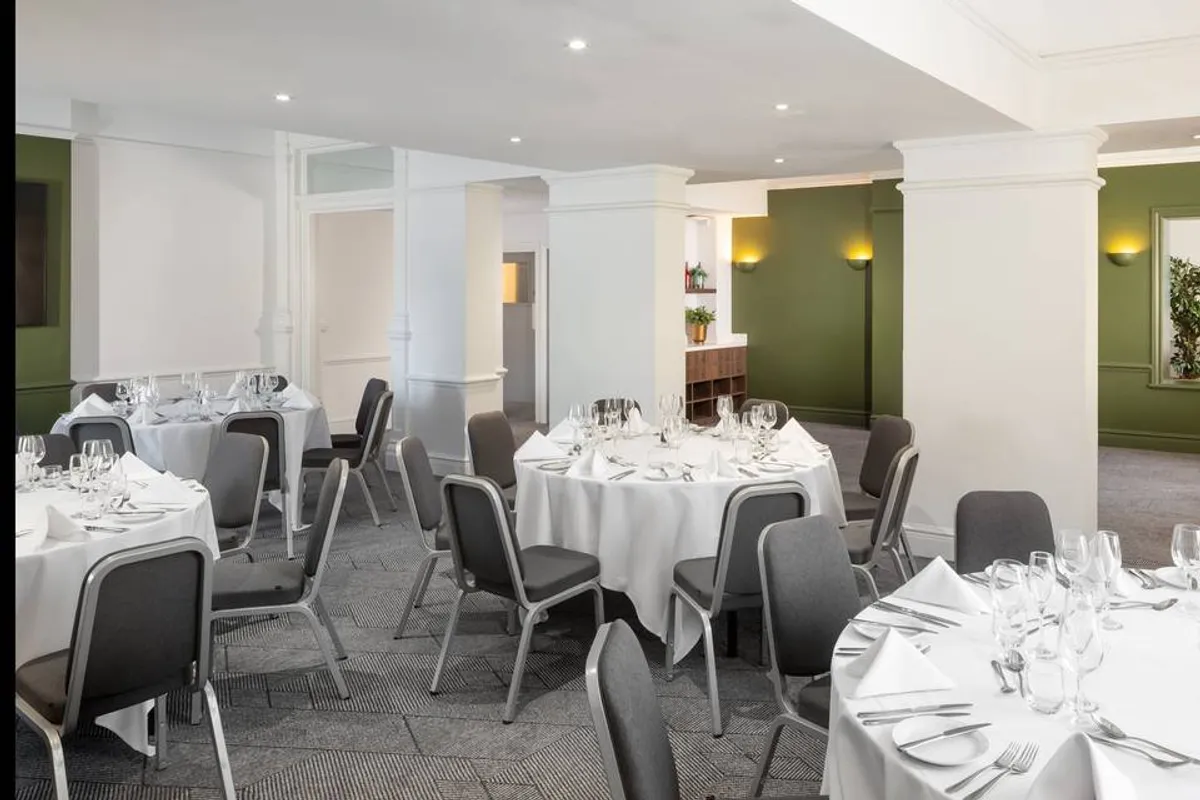 Holiday Inn Farnborough photo 10